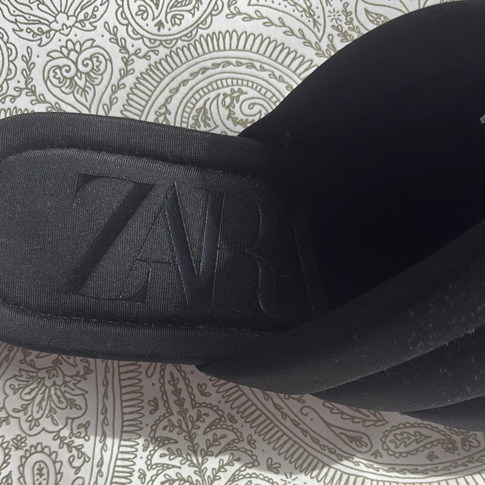 Zara Black Quilted Slide Sandals Size 39 - 8.5 - Picture 4 of 8